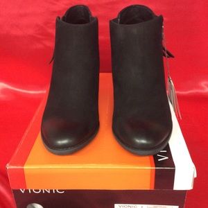 Vionic Upright Sterling Bootie Black & Saddle